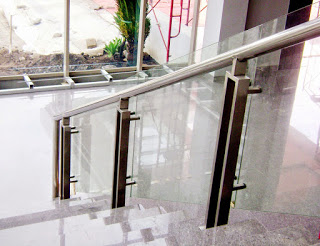 railing tangga kaca stainless steel